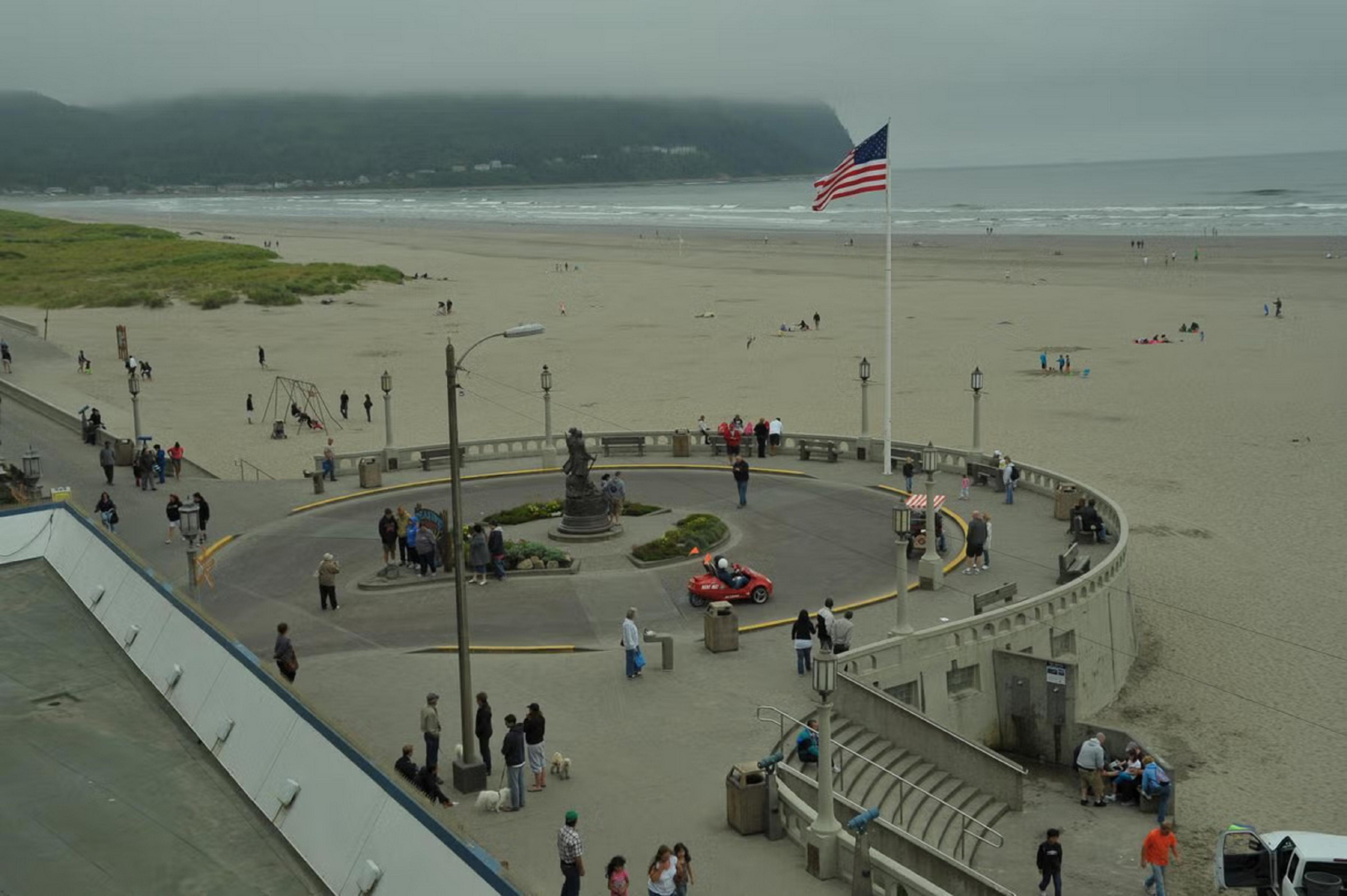 Promenade Inn & Suites Oceanfront シーサイド エクステリア 写真