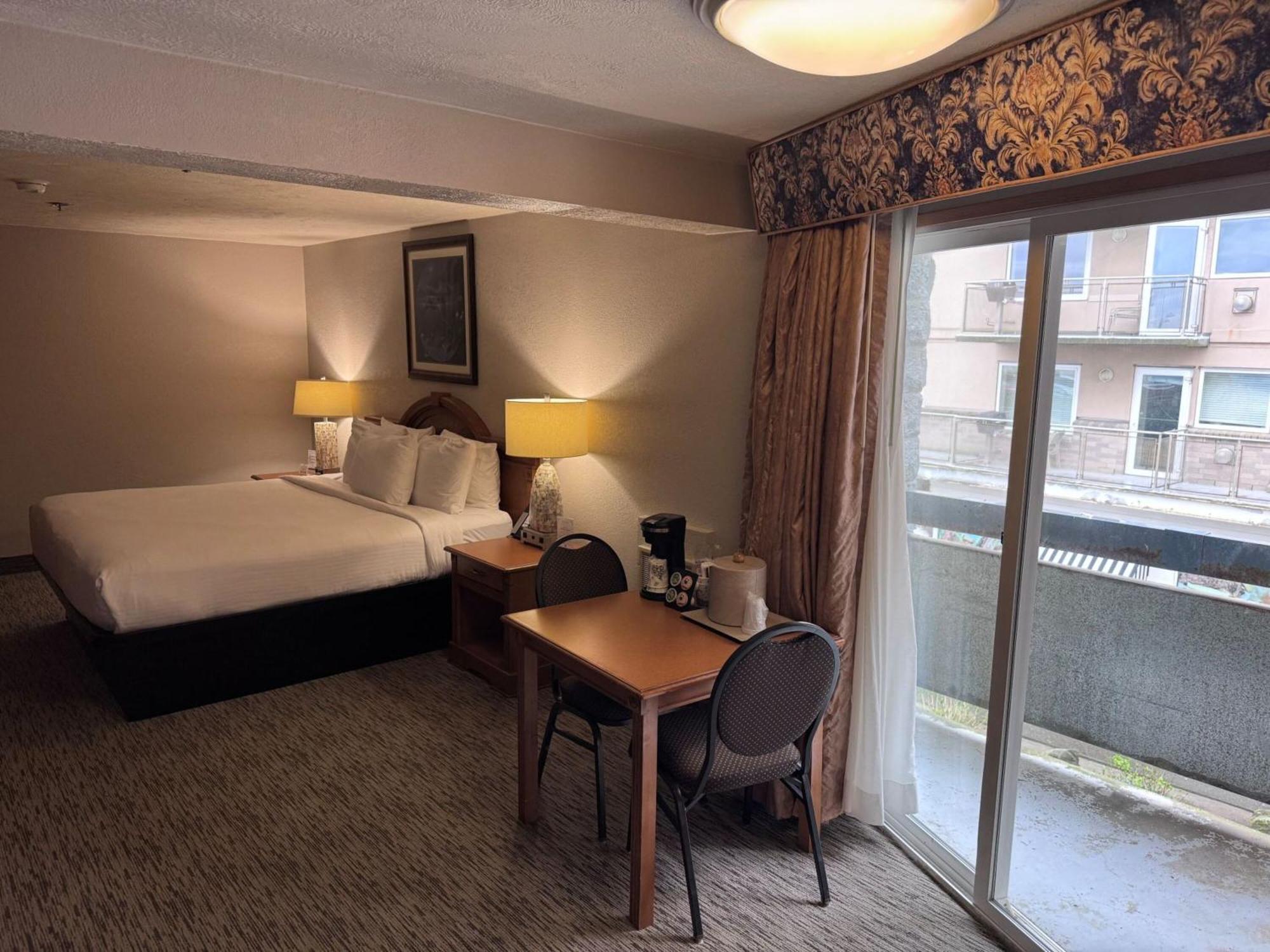 Promenade Inn & Suites Oceanfront シーサイド エクステリア 写真