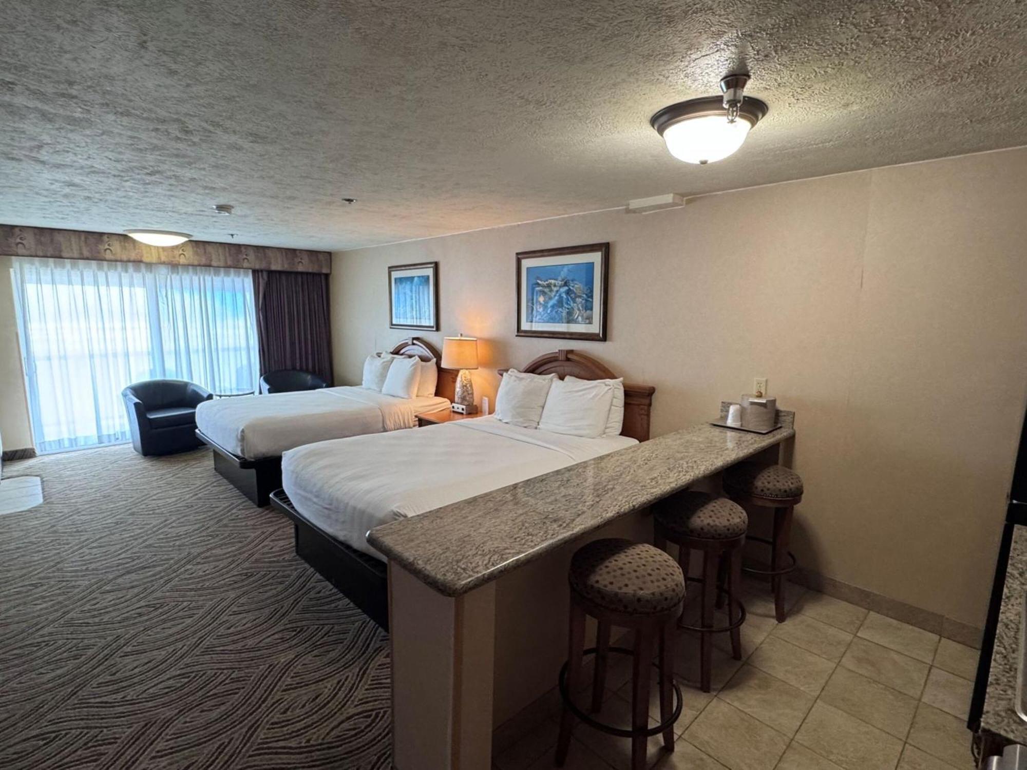 Promenade Inn & Suites Oceanfront シーサイド エクステリア 写真