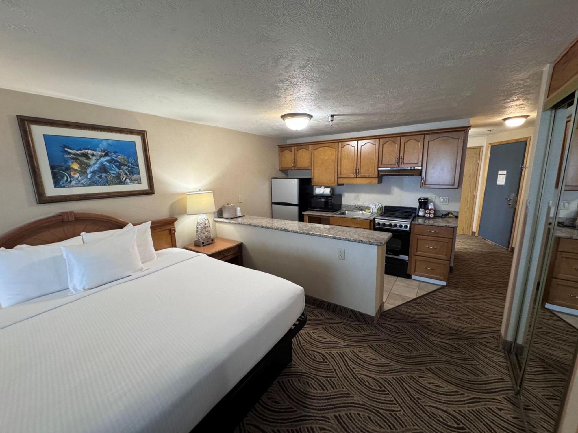 Promenade Inn & Suites Oceanfront シーサイド エクステリア 写真