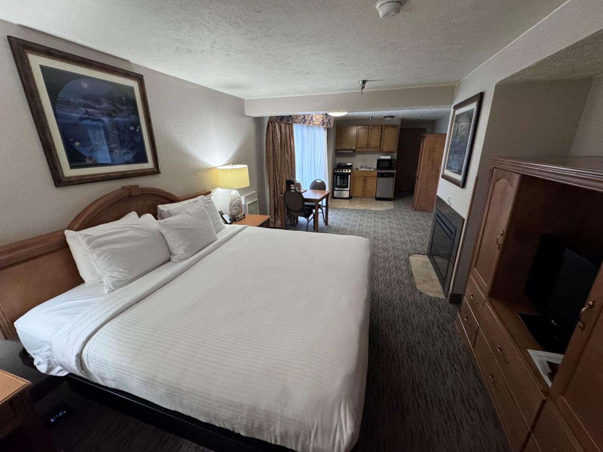 Promenade Inn & Suites Oceanfront シーサイド エクステリア 写真